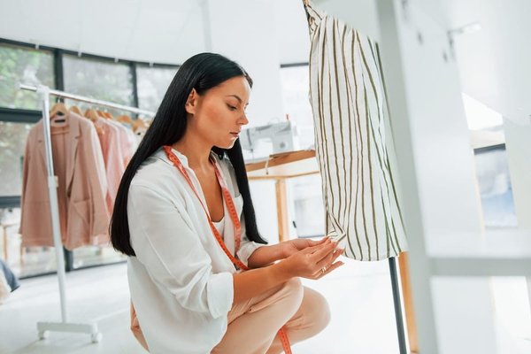 What Role Does Footwork Precision Play in Scoring Success for Badminton Players?